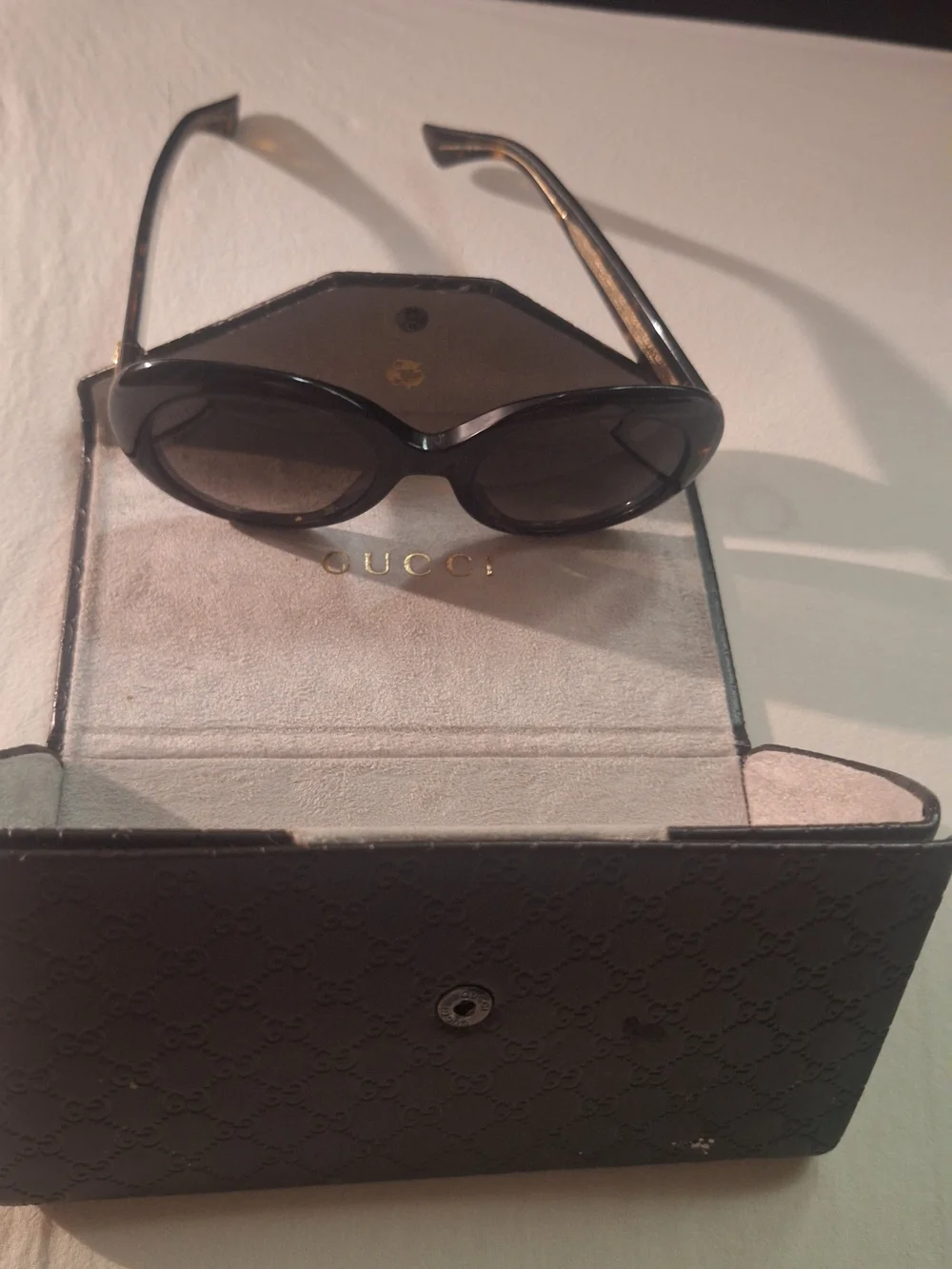 Vintage Gucci GG2400/N/S Tortoiseshell Oval Sunglasses Gold GG Made in Italy